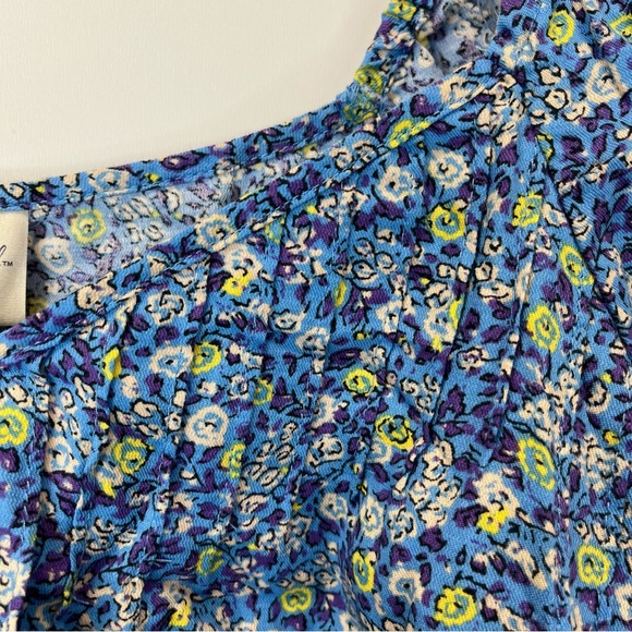 Universal Thread floral blouse blue - XXL. Nothing wrong with it just too big. - Picture 6 of 10